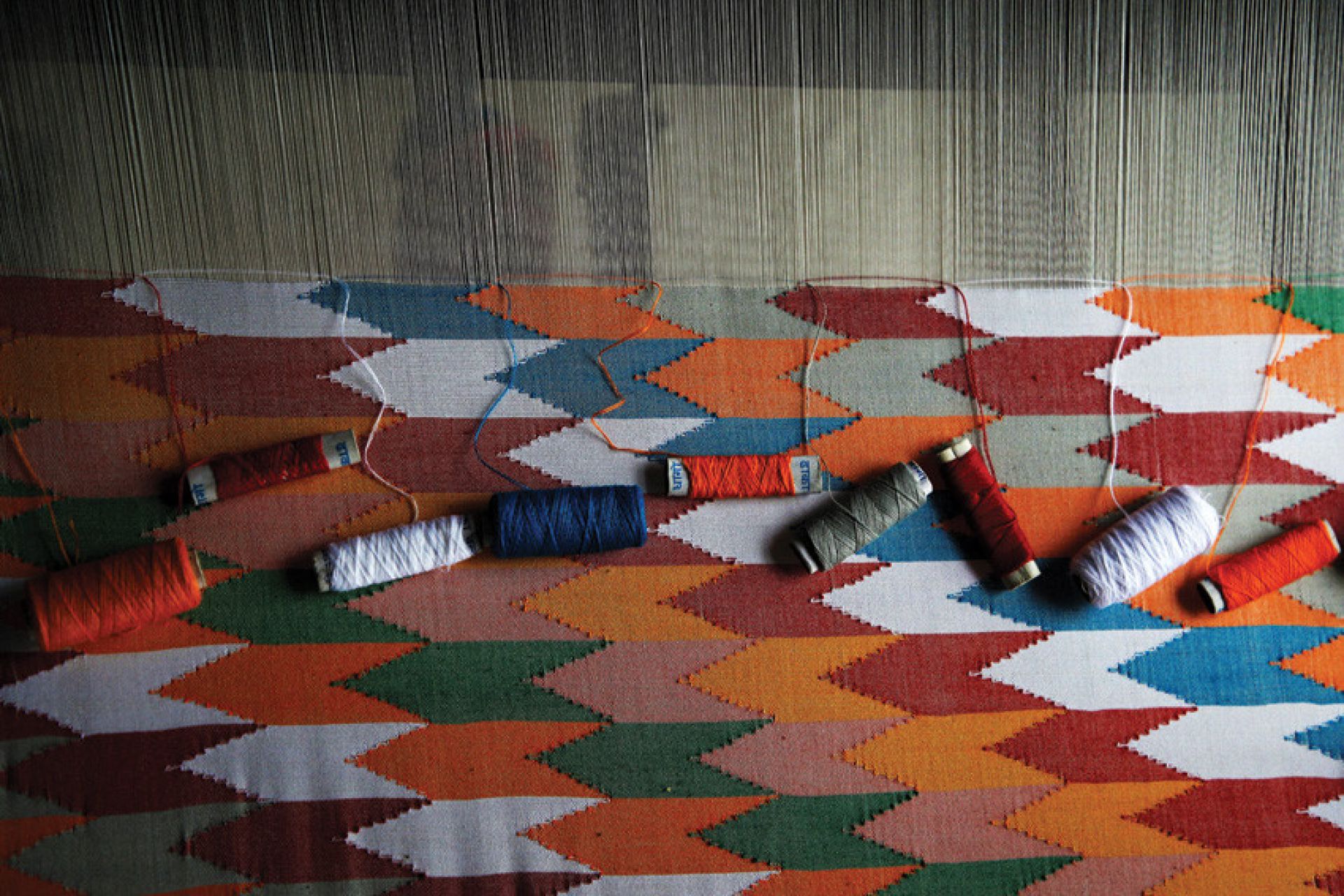 ढाकाको कपडाले पाएन बजार